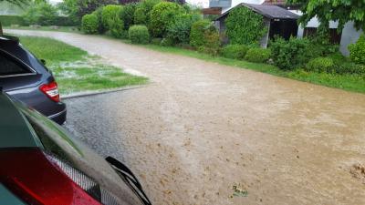 Ostfildern: Zahlreiche ueberflutete Keller und Strassen, Dauereinsatz fuer die Feuerwehr